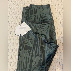Beyond Yoga leggings size S NWT